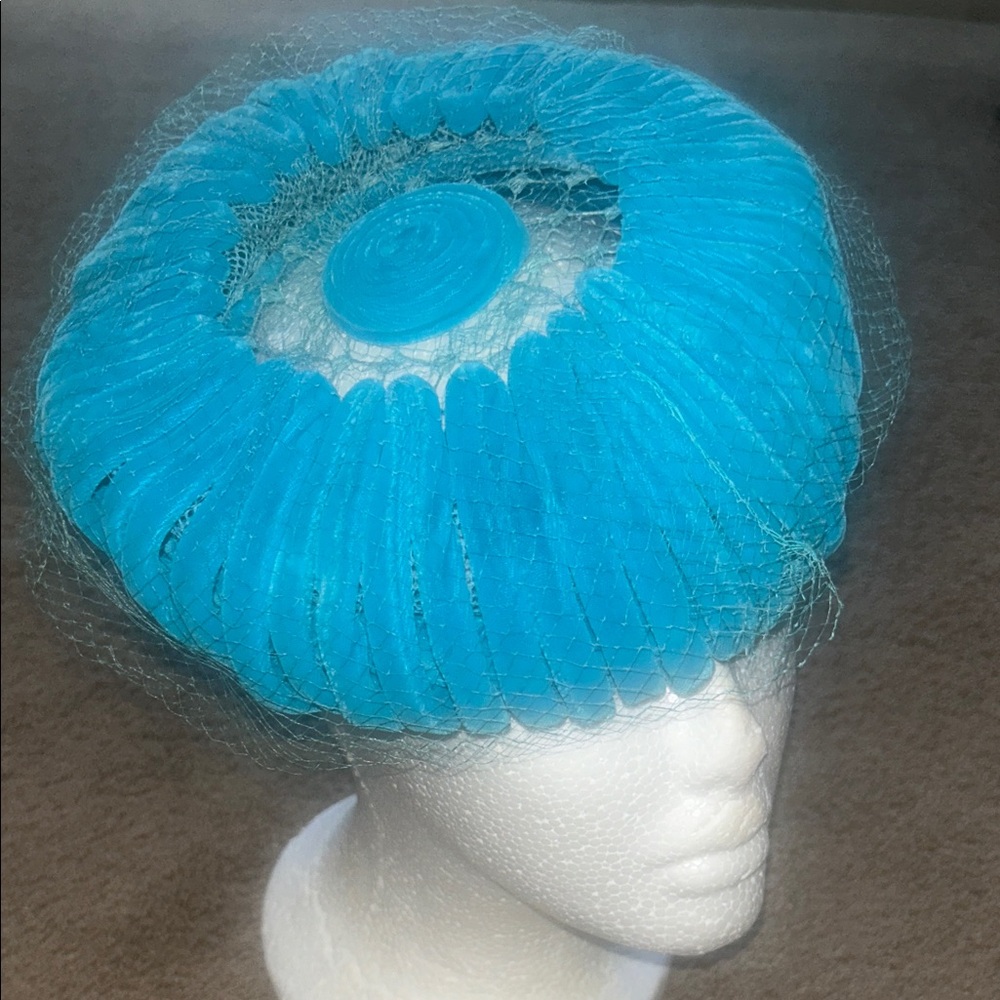 Vintage velvet teal hat with netting.